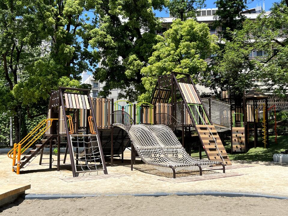 山型複合遊具のメイン画像