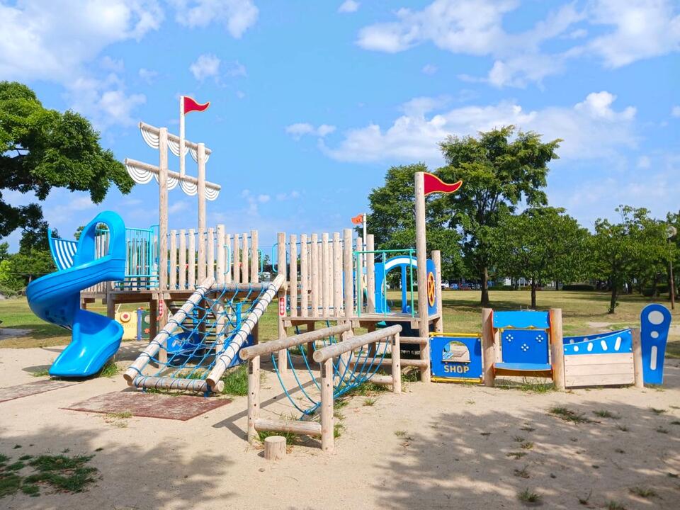 船型木製複合遊具のメイン画像
